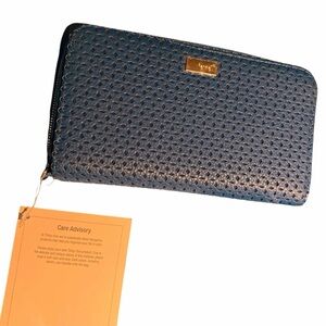 BNWT JEWELS Blue Perforated Zip-Around Wallet
